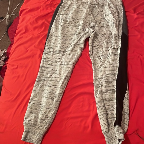 Love sweatshirt form JCPenney, the size is a medium - Picture 4 of 8